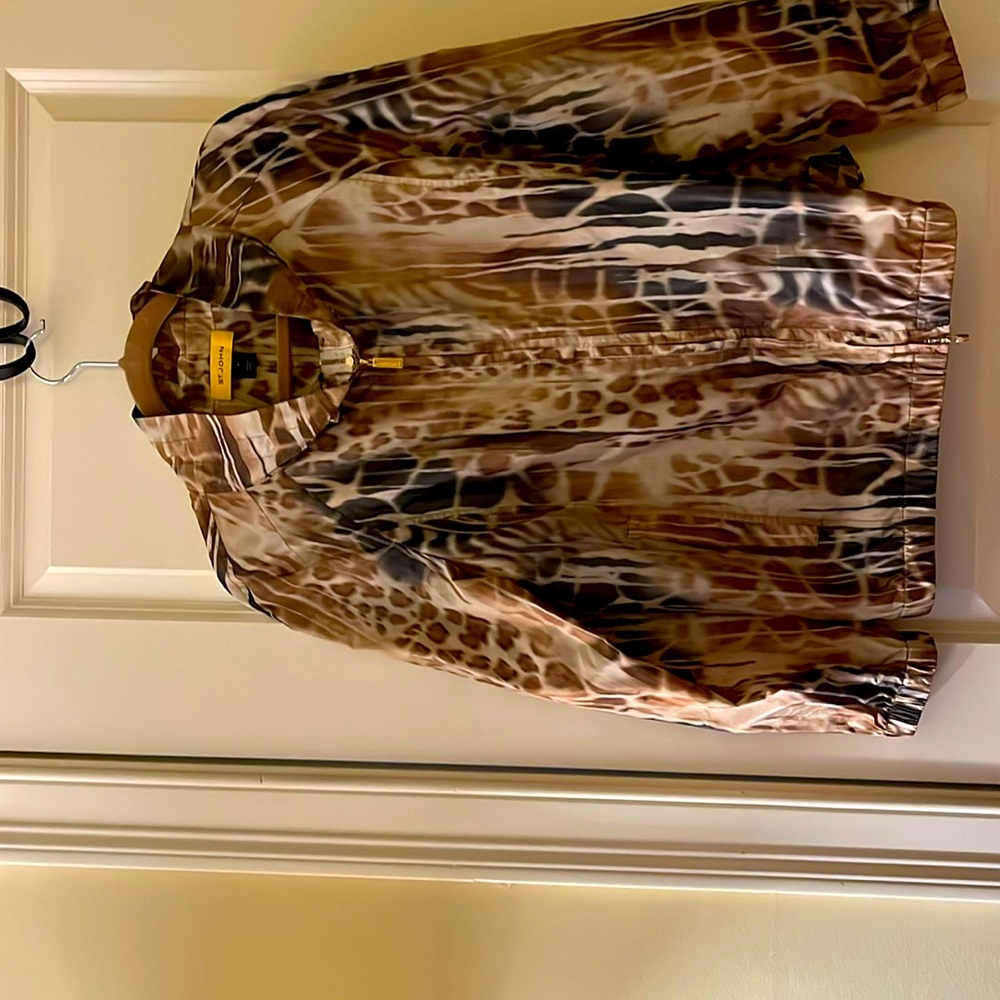 Short bomber style jacket. Designer